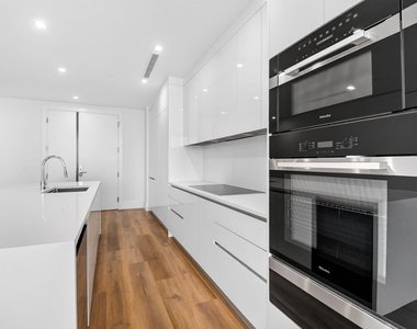 220 Lake Shore Drive - Photo Thumbnail 15