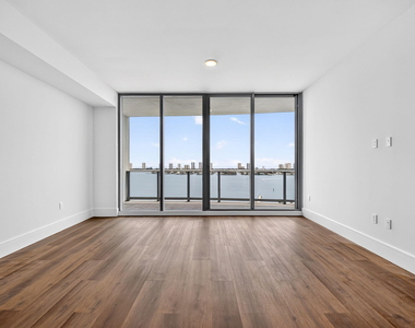 220 Lake Shore Drive - Photo Thumbnail 4