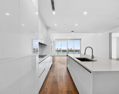 220 Lake Shore Drive - Photo Thumbnail 16