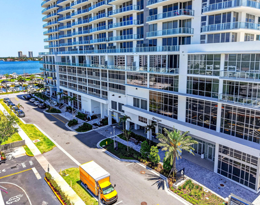 220 Lake Shore Drive - Photo Thumbnail 93