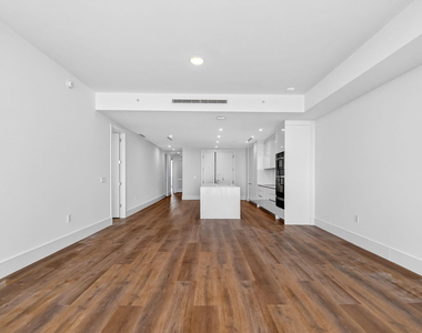 220 Lake Shore Drive - Photo Thumbnail 11