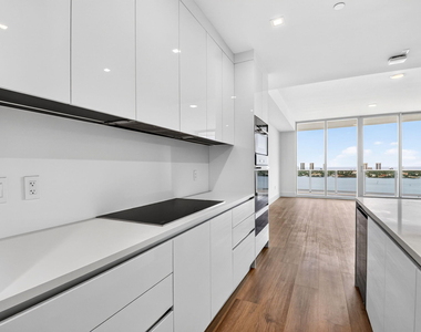 220 Lake Shore Drive - Photo Thumbnail 2
