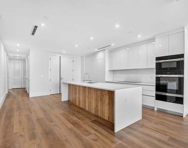 220 Lake Shore Drive - Photo Thumbnail 12