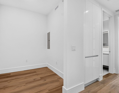 220 Lake Shore Drive - Photo Thumbnail 35