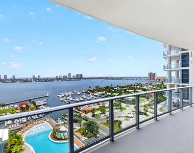 220 Lake Shore Drive - Photo Thumbnail 6