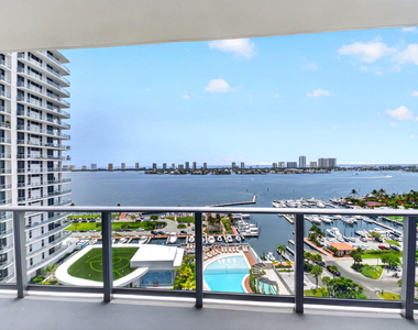220 Lake Shore Drive - Photo Thumbnail 5