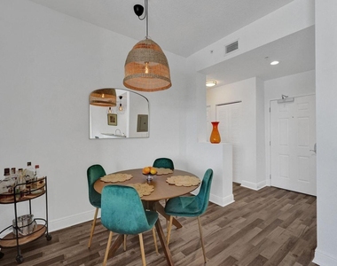 511 Lucerne Avenue - Photo Thumbnail 5