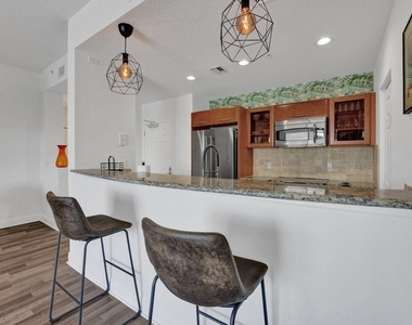 511 Lucerne Avenue - Photo Thumbnail 9
