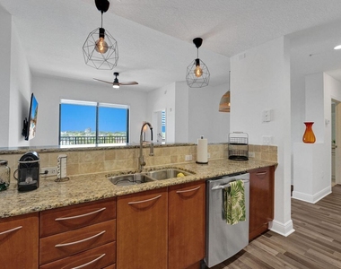 511 Lucerne Avenue - Photo Thumbnail 2
