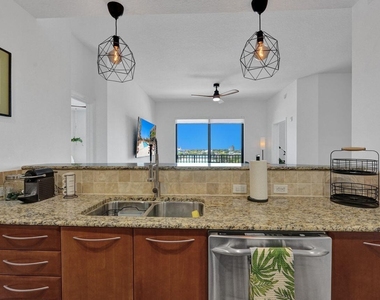 511 Lucerne Avenue - Photo Thumbnail 3