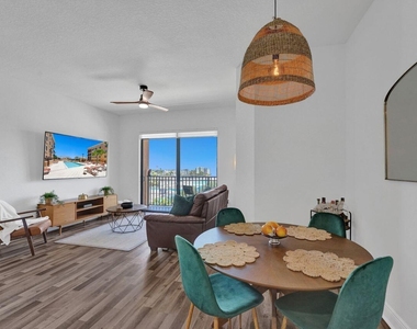 511 Lucerne Avenue - Photo Thumbnail 4