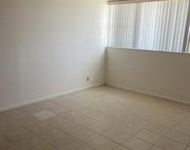 1237 S Hillsboro Mile N - Photo Thumbnail 27
