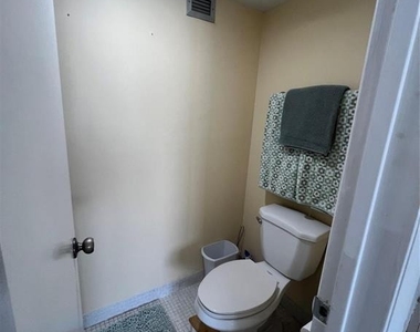 1237 S Hillsboro Mile N - Photo Thumbnail 15