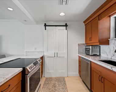 11842 Pebblewood Drive - Photo Thumbnail 7