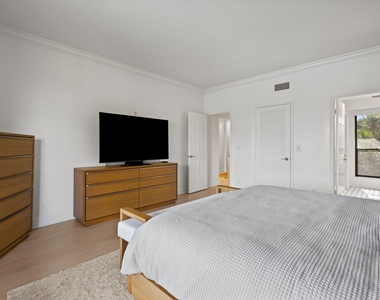 11842 Pebblewood Drive - Photo Thumbnail 9