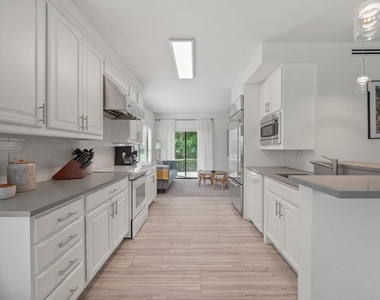 11355 Pond View Drive - Photo Thumbnail 10