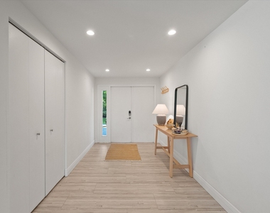 11355 Pond View Drive - Photo Thumbnail 6