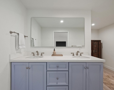 11355 Pond View Drive - Photo Thumbnail 12