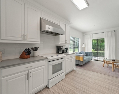 11355 Pond View Drive - Photo Thumbnail 7