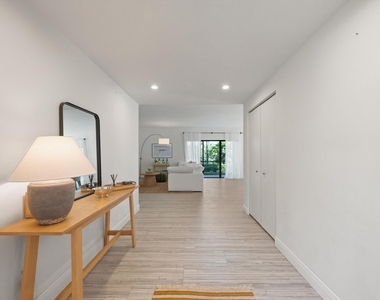 11355 Pond View Drive - Photo Thumbnail 5