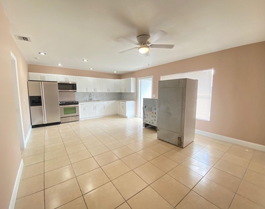 16 Ne 9th Avenue - Photo Thumbnail 1