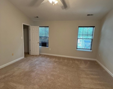 5915 Pisgah Way - Photo Thumbnail 8