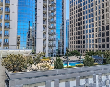 333 W Trade Street W - Photo Thumbnail 14