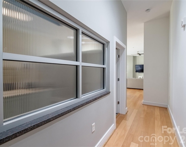 333 W Trade Street W - Photo Thumbnail 11