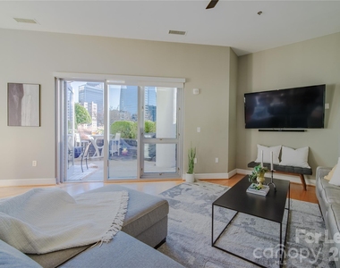 333 W Trade Street W - Photo Thumbnail 7