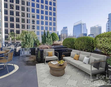 333 W Trade Street W - Photo Thumbnail 12