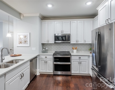 511 Queens Road - Photo Thumbnail 1