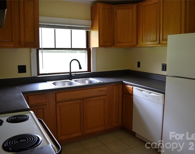 2736 Peachtree Road - Photo Thumbnail 6