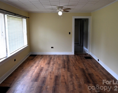 2736 Peachtree Road - Photo Thumbnail 2
