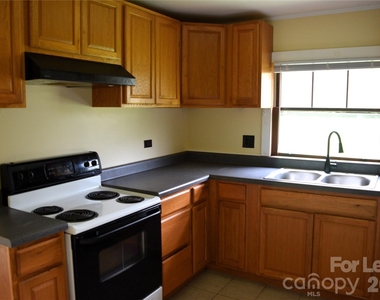 2736 Peachtree Road - Photo Thumbnail 7
