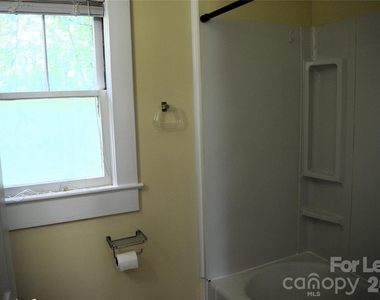 2736 Peachtree Road - Photo Thumbnail 5