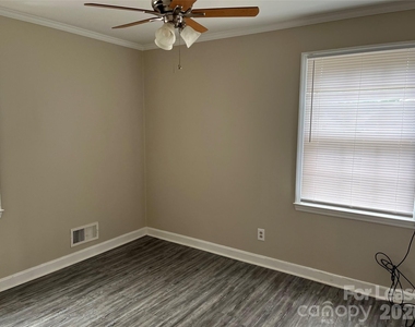 606 Montgomery Avenue - Photo Thumbnail 5