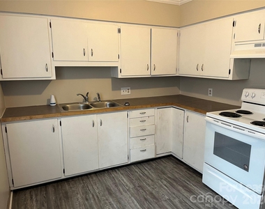 606 Montgomery Avenue - Photo Thumbnail 4