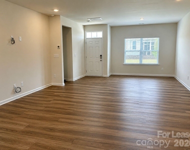 302 Sagecroft Lane - Photo Thumbnail 2