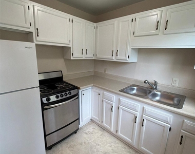 1818 Jameston Drive - Photo Thumbnail 5