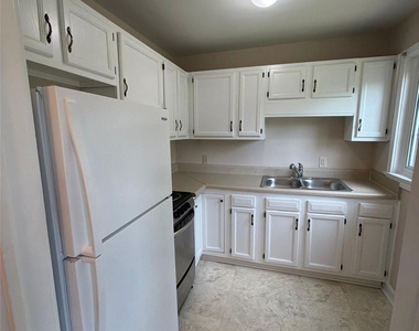 1818 Jameston Drive - Photo Thumbnail 4