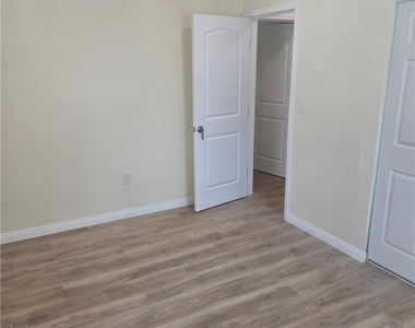 929 E Barbara - Photo Thumbnail 9