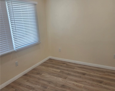 929 E Barbara - Photo Thumbnail 10