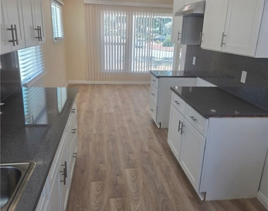 929 E Barbara - Photo Thumbnail 4