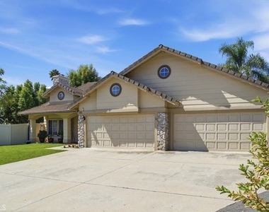 2749 Silver Oak - Photo Thumbnail 2