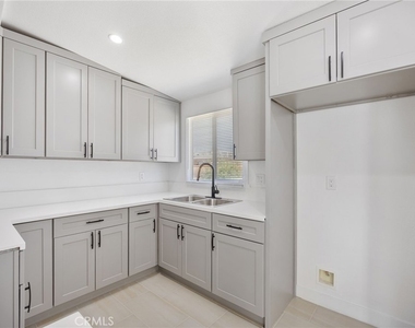 709 W Avenue H12 - Photo Thumbnail 10