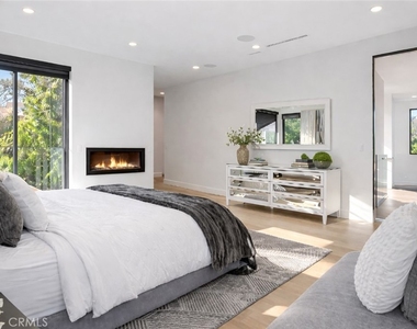 4545 Stern Avenue - Photo Thumbnail 16
