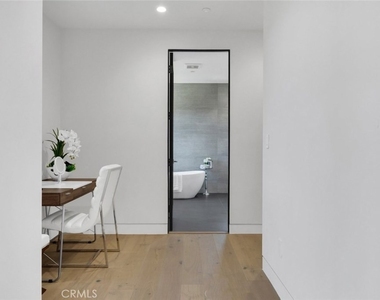 4545 Stern Avenue - Photo Thumbnail 17