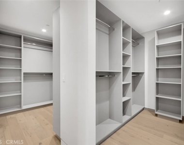 4545 Stern Avenue - Photo Thumbnail 18