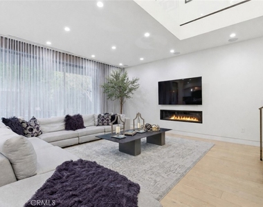 4545 Stern Avenue - Photo Thumbnail 14