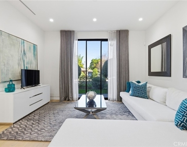 4545 Stern Avenue - Photo Thumbnail 8